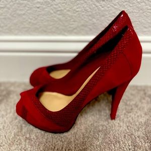 Halston size 9 black heels suede & snake print in very good shape